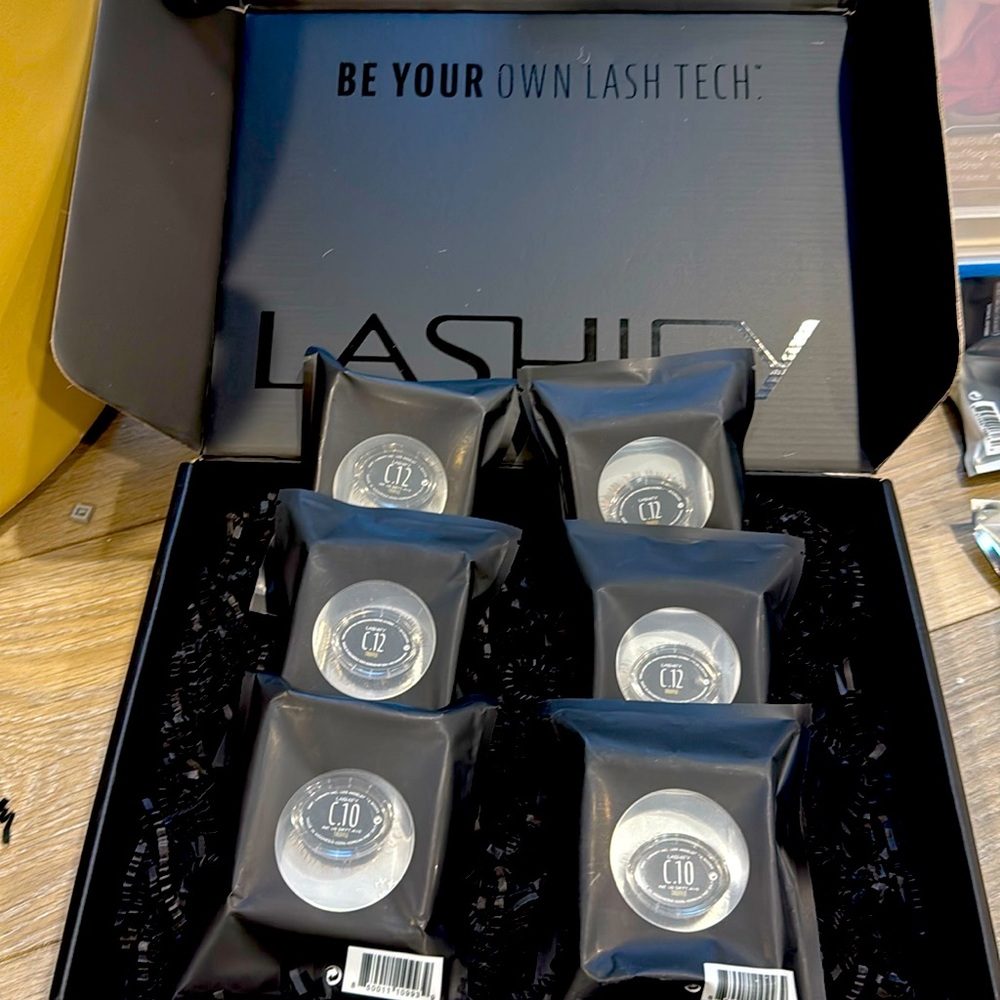 Lashify bundle: 4 - C12 gossamers and 2 - C10 gossamers in TRUFFLE
